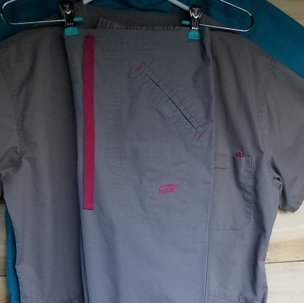 Women's lguana's scrubs